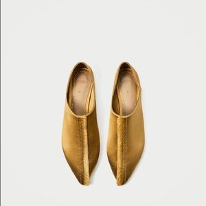 gold arabian slipper
